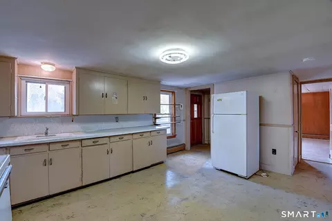 Kitchen - 114 Green Hollow Rd, Killingly, CT 06239 photo 4 of 5