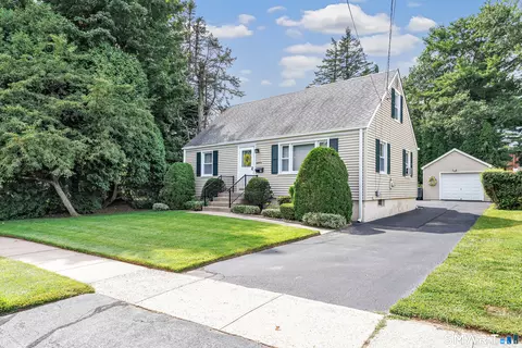 18 Peck St, Milford, CT 06460
