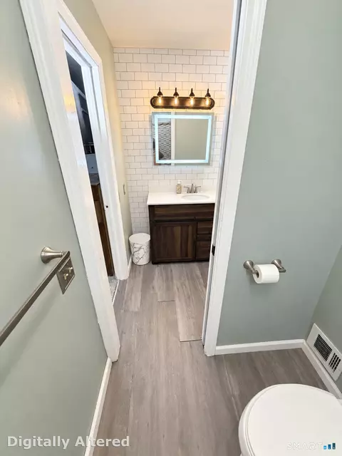 Bath - 91 Riverview Rd #5D, East Lyme, CT 06333 photo 4 of 5