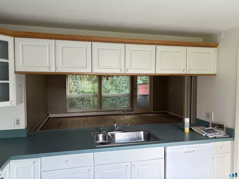 279 Centerbrook Rd, Hamden, CT 06518 photo 3