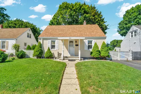 296 Ruth St, Bridgeport, CT 06606