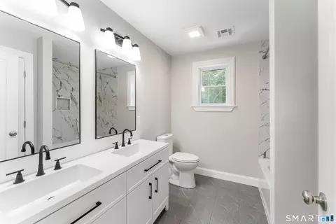 Bath - 769 Brook Rd, Hampton, CT 06247 photo 3 of 4