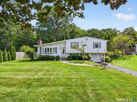 80 Chidsey Dr, North Branford, CT 06471