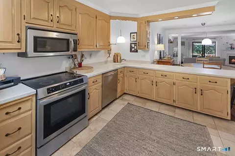 Kitchen - 97 W Main St #47, Niantic, CT 06357 photo 2 of 4