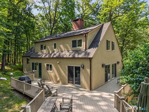 Exterior - 131 Peaceable St, Redding, CT 06896 photo 6 of 8