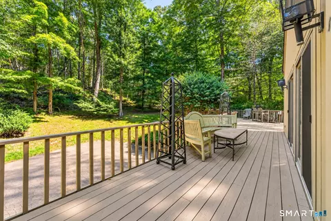 Exterior - 131 Peaceable St, Redding, CT 06896 photo 5 of 8