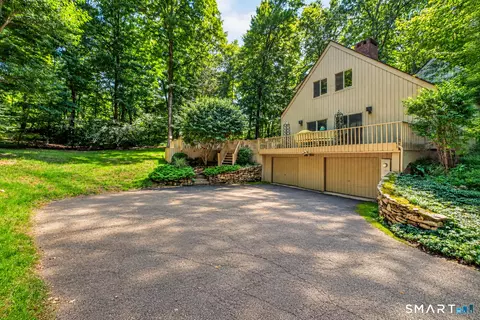 Exterior - 131 Peaceable St, Redding, CT 06896 photo 4 of 8