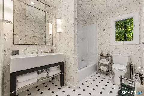 Bath - 131 Peaceable St, Redding, CT 06896 photo 4 of 5