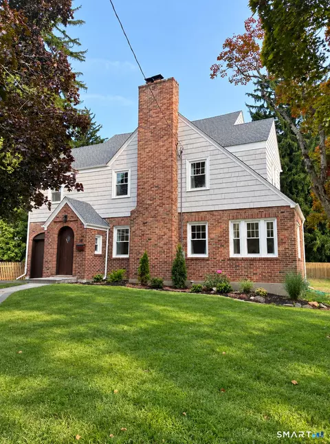 18 Eastview St, West Hartford, CT 06107