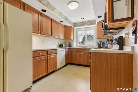 Kitchen - 2 Silverbrook Ln #2, Clinton, CT 06413 photo 3 of 3