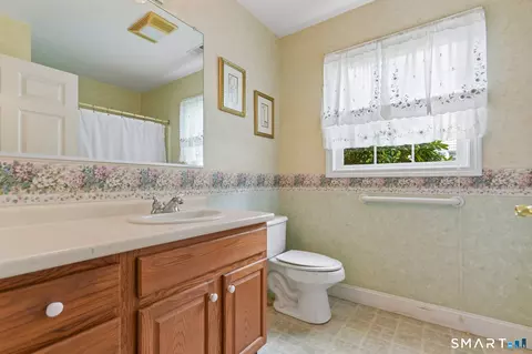 Bath - 2 Silverbrook Ln #2, Clinton, CT 06413 photo 2 of 2