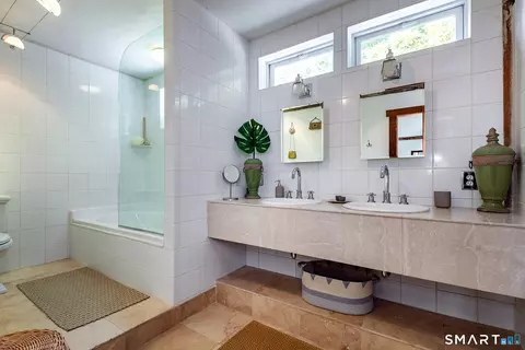 Bath - 391 Kent Cornwall Rd, Kent, CT 06757 photo 4 of 4