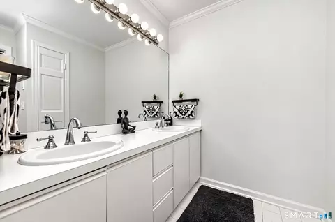 Bath - 163 Kellogg Dr, Wilton, CT 06897 photo 2 of 4