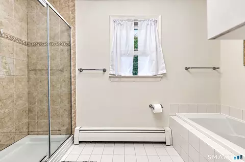 Bath - 163 Kellogg Dr, Wilton, CT 06897 photo 3 of 4