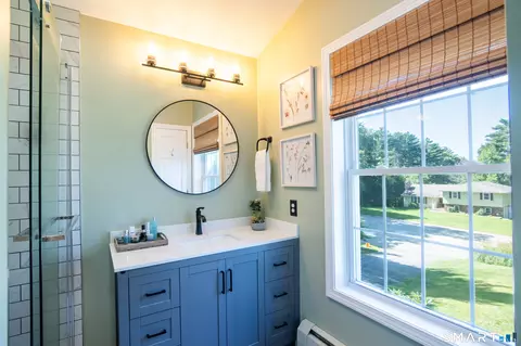 Bath - 36 Birchwood Dr, Killingly, CT 06239 photo 2 of 3