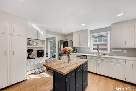 Kitchen - 202 Meadowview Dr, Torrington, CT 06790 photo 3 of 3