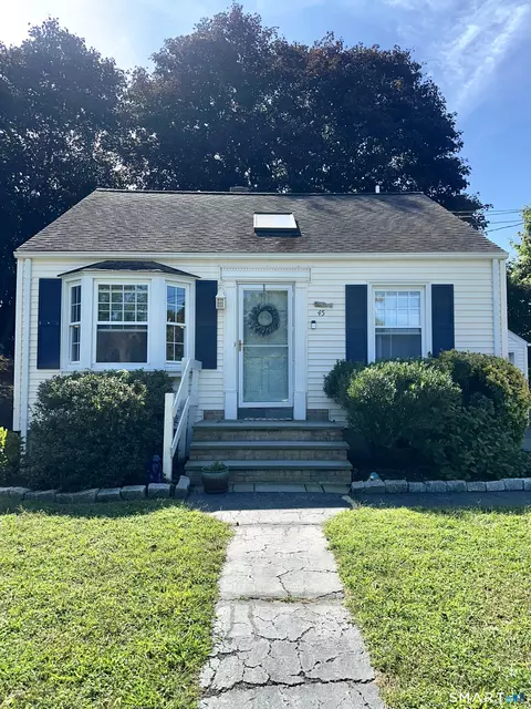 45 Bayview Ave, Groton, CT 06340