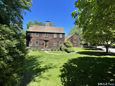 31 Old Barn Rd, Trumbull, CT 06611