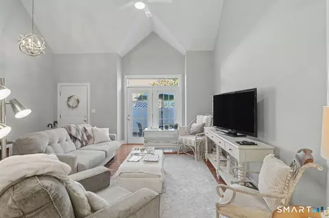 17 Southwick Ct N #17, Milford, CT 06461