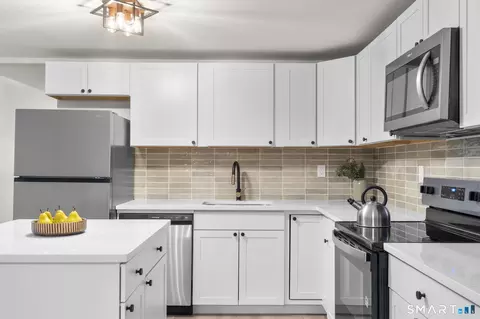 Kitchen - 94 Moosup Trl, Monroe, CT 06468 photo 1 of 5