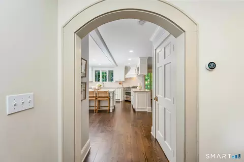 Entry Way - 30 Birch Rd, Darien, CT 06820 photo 4 of 7