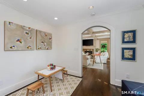 Entry Way - 30 Birch Rd, Darien, CT 06820 photo 6 of 7
