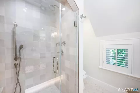 Bath - 30 Birch Rd, Darien, CT 06820 photo 2 of 4