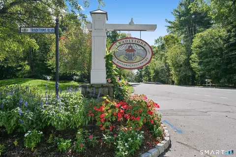 4 Freedom Cir #4, Southbury, CT 06488