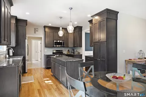 Kitchen - 23 Salmon Run, East Hampton, CT 06424 photo 2 of 4