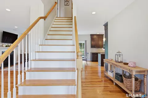 Entry Way - 23 Salmon Run, East Hampton, CT 06424 photo 2 of 3
