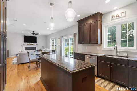 Kitchen - 23 Salmon Run, East Hampton, CT 06424 photo 4 of 4
