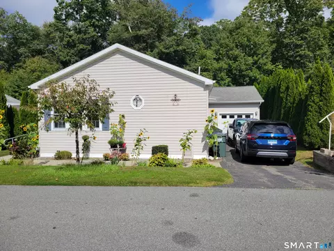 Exterior - 28 Cliff Rd, Ledyard, CT 06339 photo 2 of 5