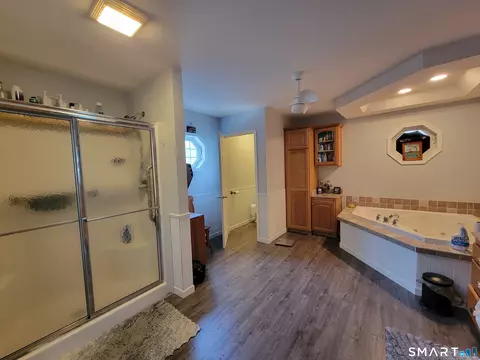 Bath - 28 Cliff Rd, Ledyard, CT 06339 photo 2 of 3