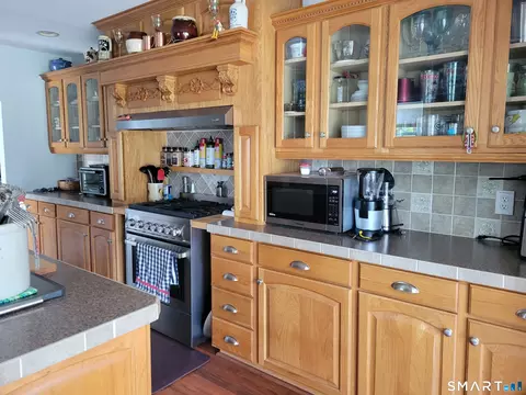 Kitchen - 28 Cliff Rd, Ledyard, CT 06339 photo 3 of 4