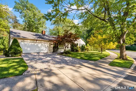 154 Kohary Dr, New Haven, CT 06515
