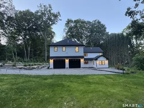 Exterior - 9 Bradley Ln, Sandy Hook, CT 06482 photo 8 of 10