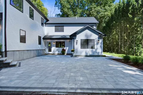 Exterior - 9 Bradley Ln, Sandy Hook, CT 06482 photo 6 of 10
