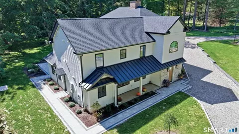 Exterior - 9 Bradley Ln, Sandy Hook, CT 06482 photo 4 of 10
