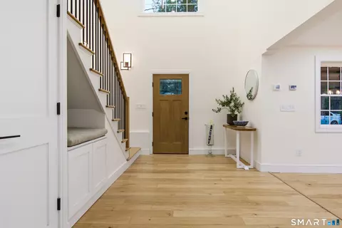 Entry Way - 9 Bradley Ln, Sandy Hook, CT 06482 photo 1 of 4
