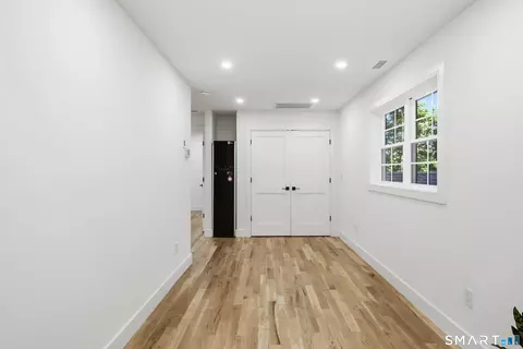 Entry Way - 9 Bradley Ln, Sandy Hook, CT 06482 photo 4 of 4