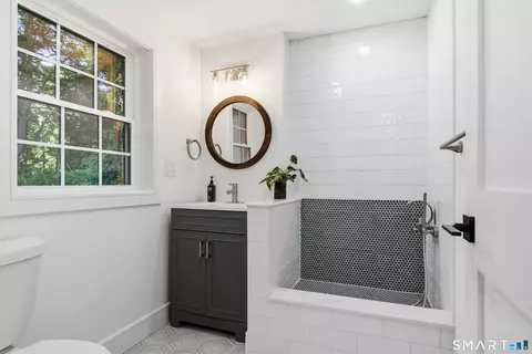 Bath - 9 Bradley Ln, Sandy Hook, CT 06482 photo 1 of 6