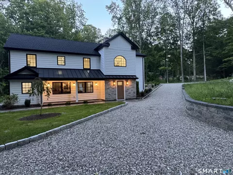 Exterior - 9 Bradley Ln, Sandy Hook, CT 06482 photo 2 of 10