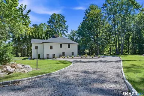 Exterior - 9 Bradley Ln, Sandy Hook, CT 06482 photo 7 of 10