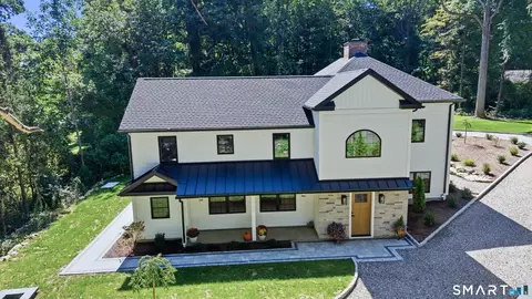 Exterior - 9 Bradley Ln, Sandy Hook, CT 06482 photo 5 of 10