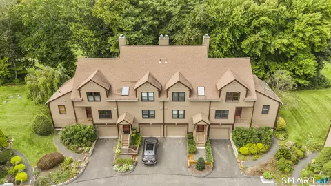 View/Area - 10 Edgehill Cir #10, Monroe, CT 06468 photo 1 of 4