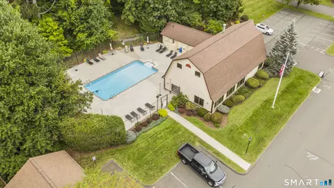 View/Area - 10 Edgehill Cir #10, Monroe, CT 06468 photo 3 of 4