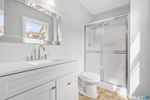 Bath - 10 Edgehill Cir #10, Monroe, CT 06468 photo 1 of 3