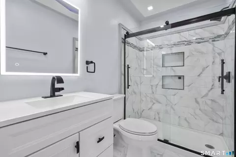 Bath - 10 Edgehill Cir #10, Monroe, CT 06468 photo 2 of 3