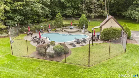 Exterior - 10 Edgehill Cir #10, Monroe, CT 06468 photo 6 of 7