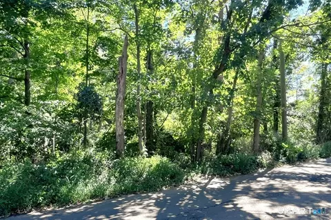 189 Hillfield Rd, Hamden, CT 06518
